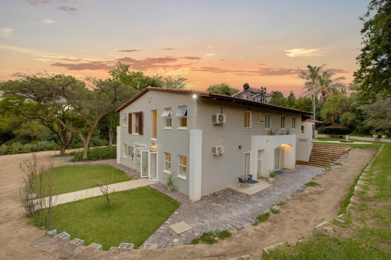 Amberhall Guesthouse Йоханнесбург Экстерьер фото
