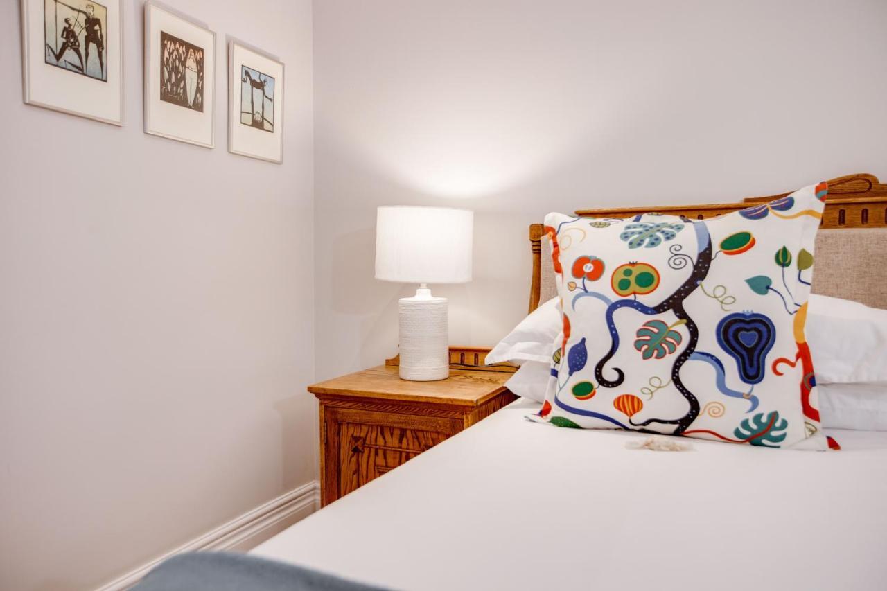 Amberhall Guesthouse Йоханнесбург Экстерьер фото